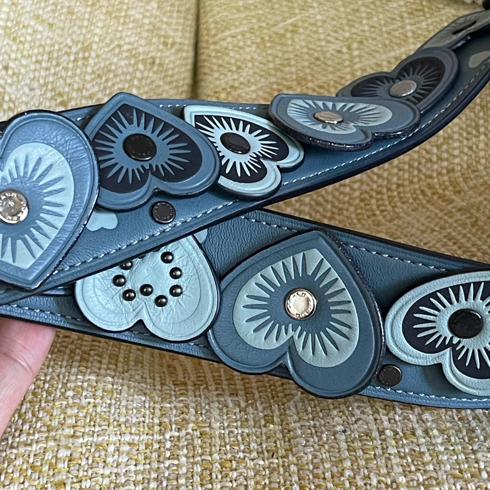 ***SOLD*** Coach Blue Leather heart appliques bagstrap with Gunmetal Hardware - Picture 3 of 6